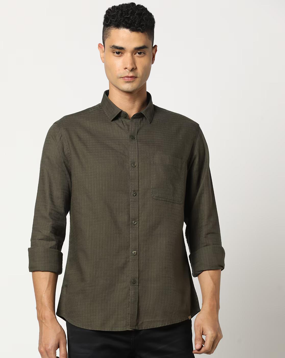Men Checked Slim Fit Shirt with Patch Pocket