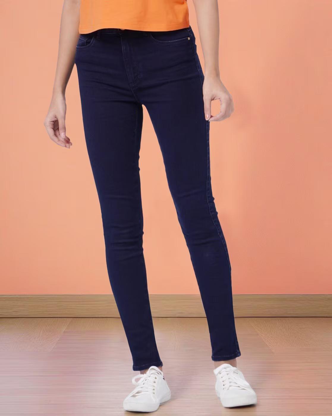 Skinny Jeans with Button Closure