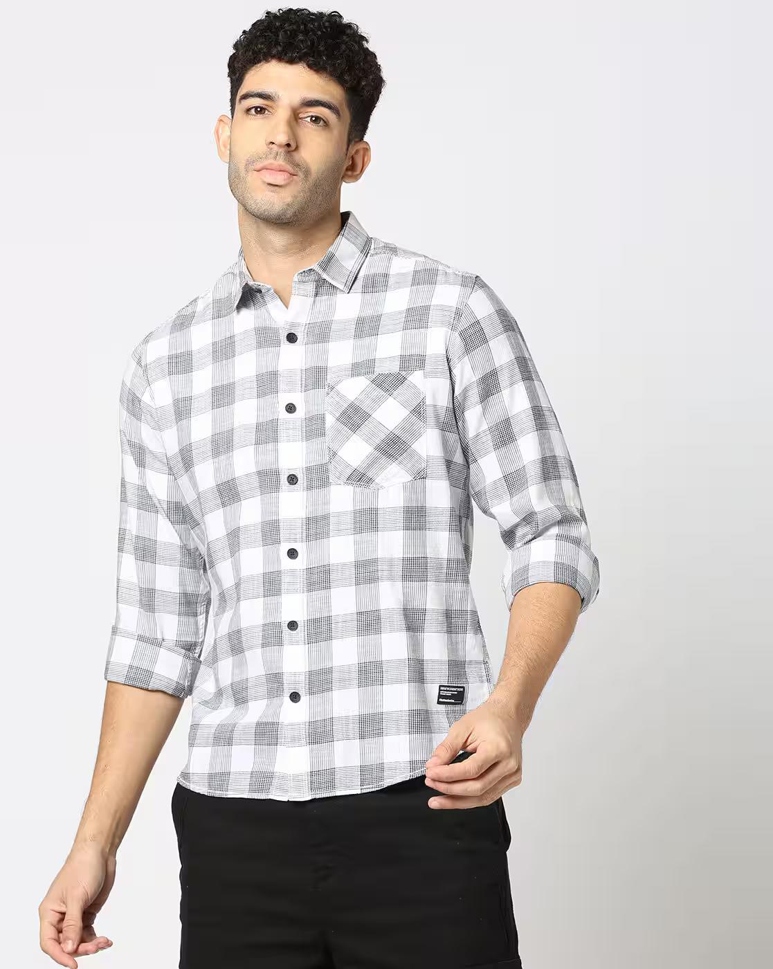 Men Checked Slim Fit Shirt with Patch Pocket