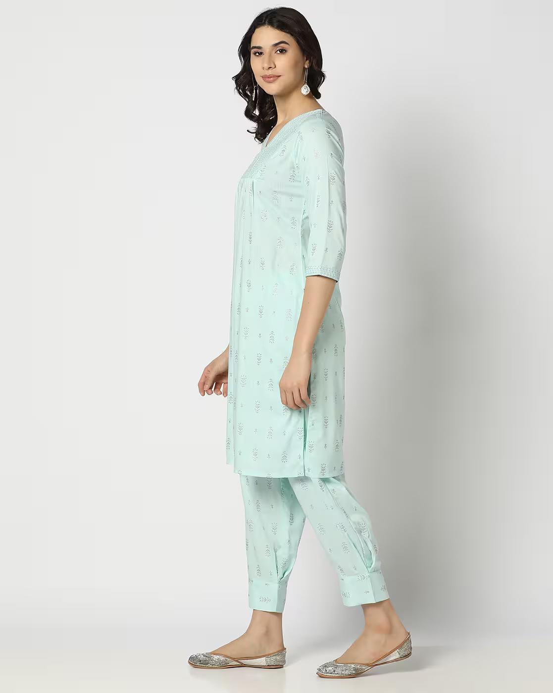 Women Floral Print Straight Kurta with Pants