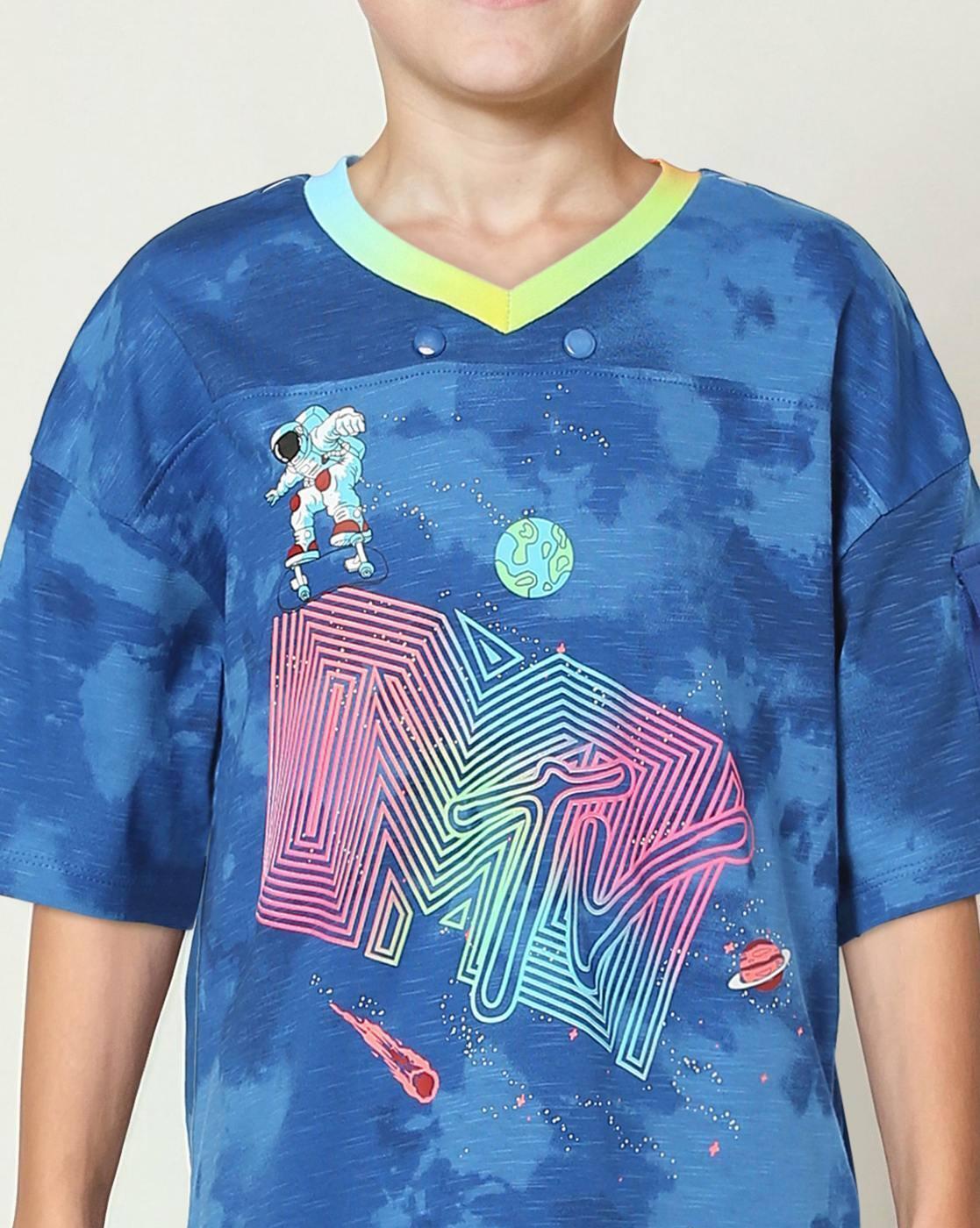 Boys Printed Slim Fit V-Neck T-Shirt