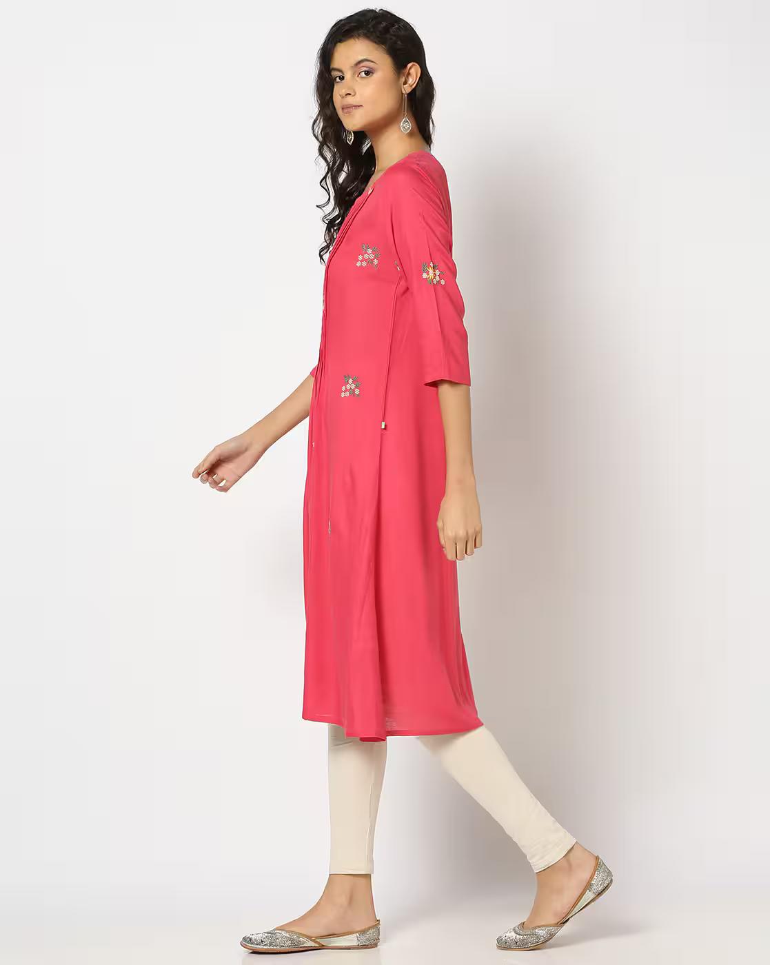 Women Floral Embroidered Straight Kurta