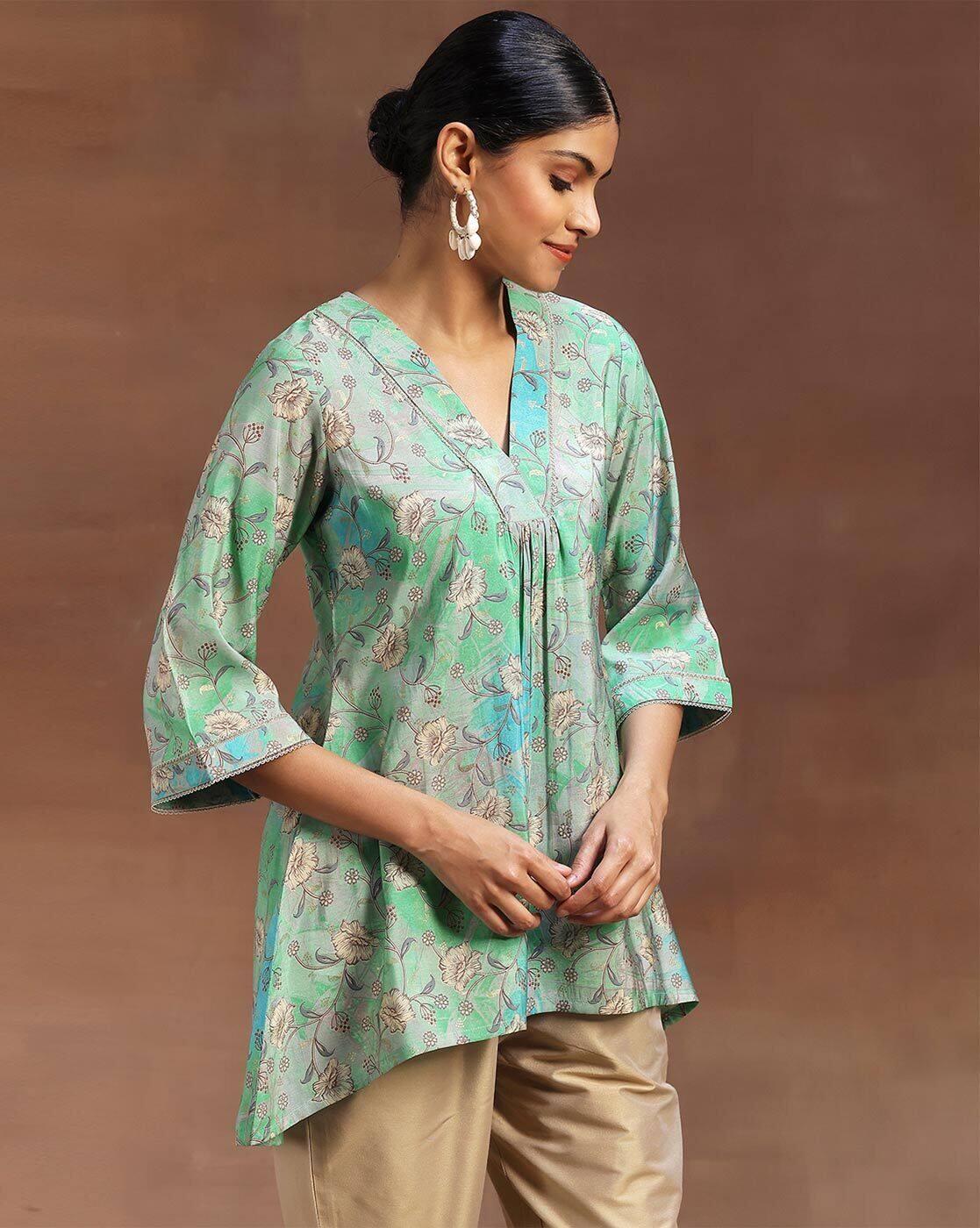 Women Floral A-Line Kurta with V-Neck