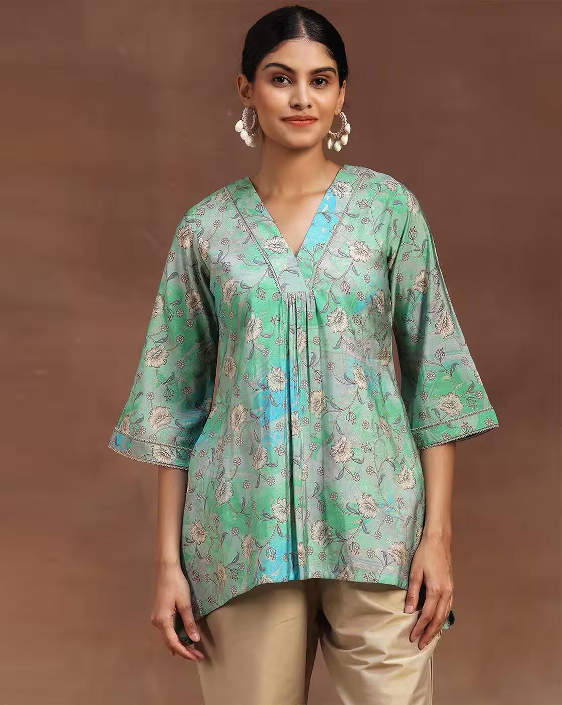 Women Floral A-Line Kurta with V-Neck
