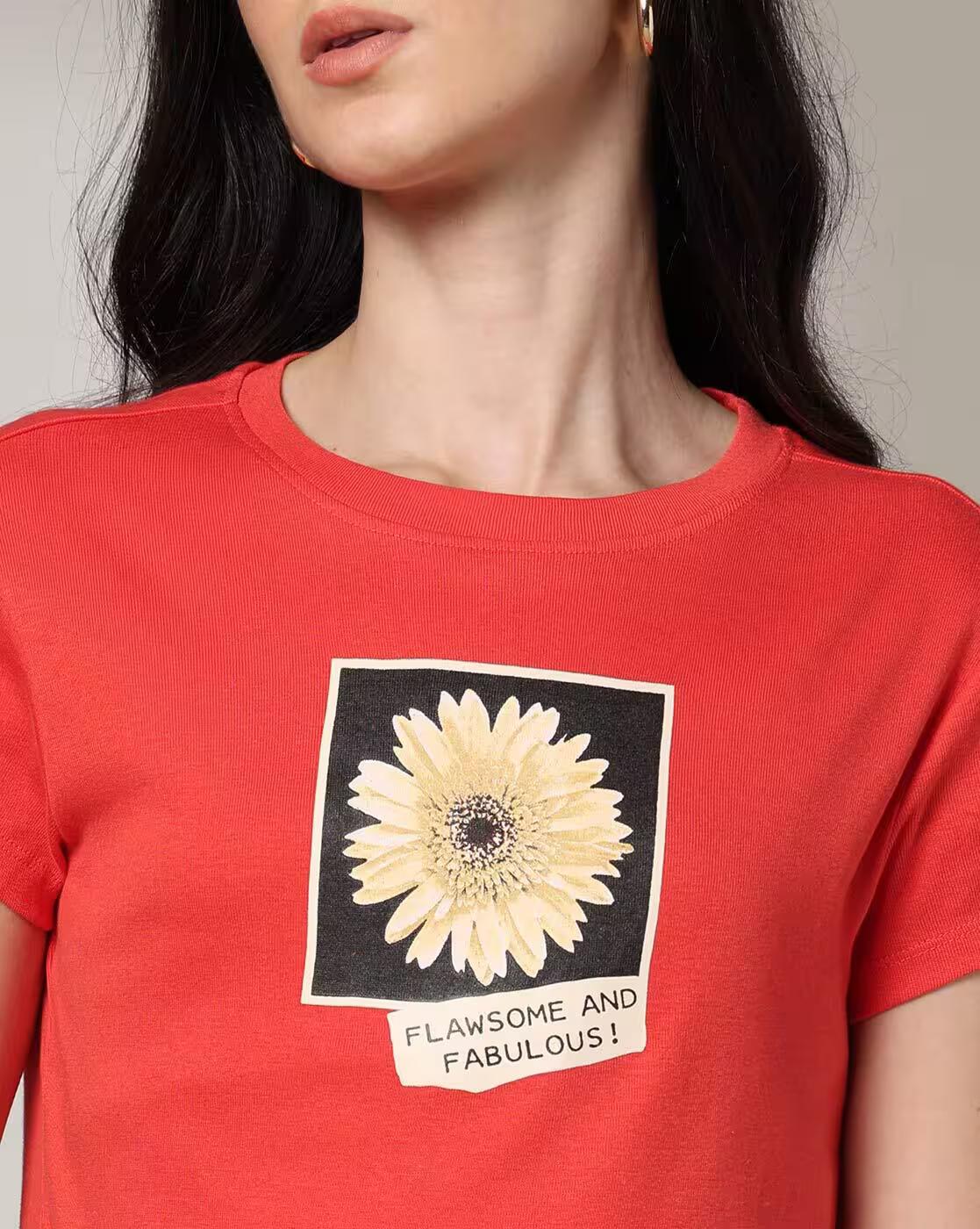 Women Floral Print Fitted Crew-Neck T-Shirt