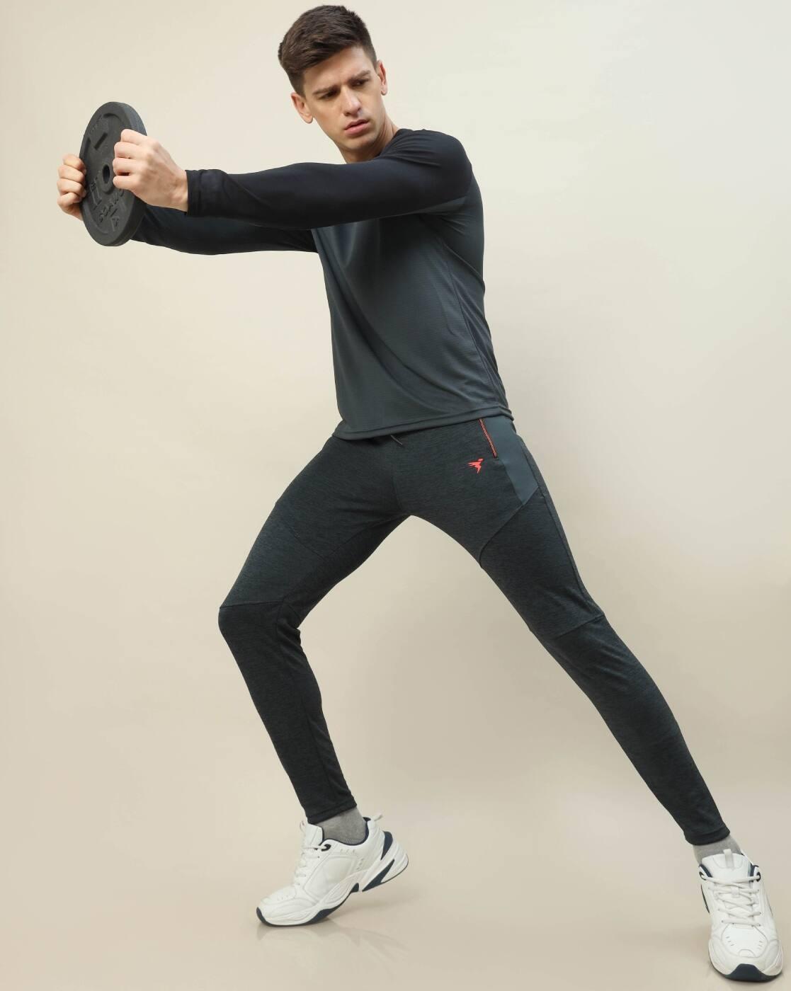 Men Round-Neck Slim Fit T-Shirt