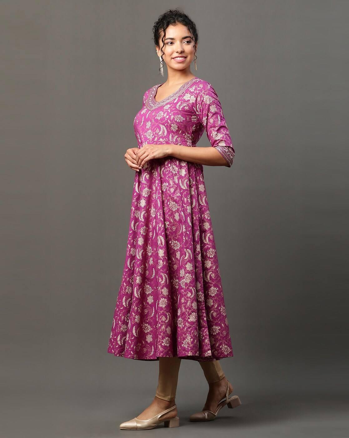 Women Embroidered High-Slits Kurta Tights Set