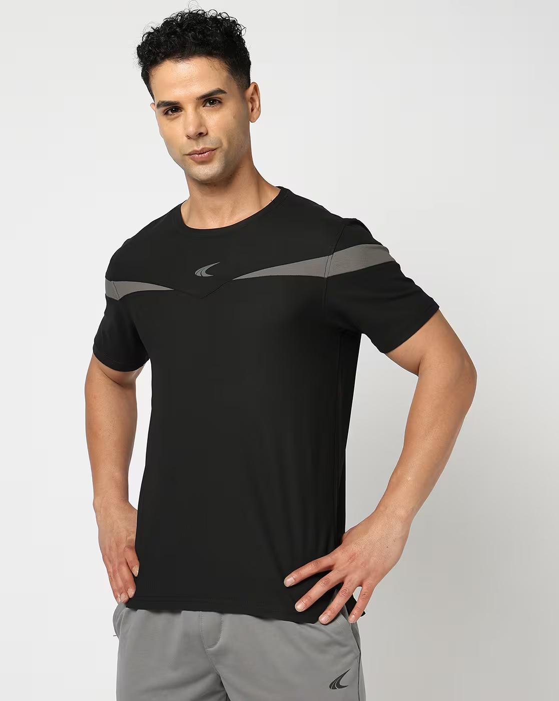 Men Colourblock Dope-Dyed Regular Fit Crew-Neck T-Shirt