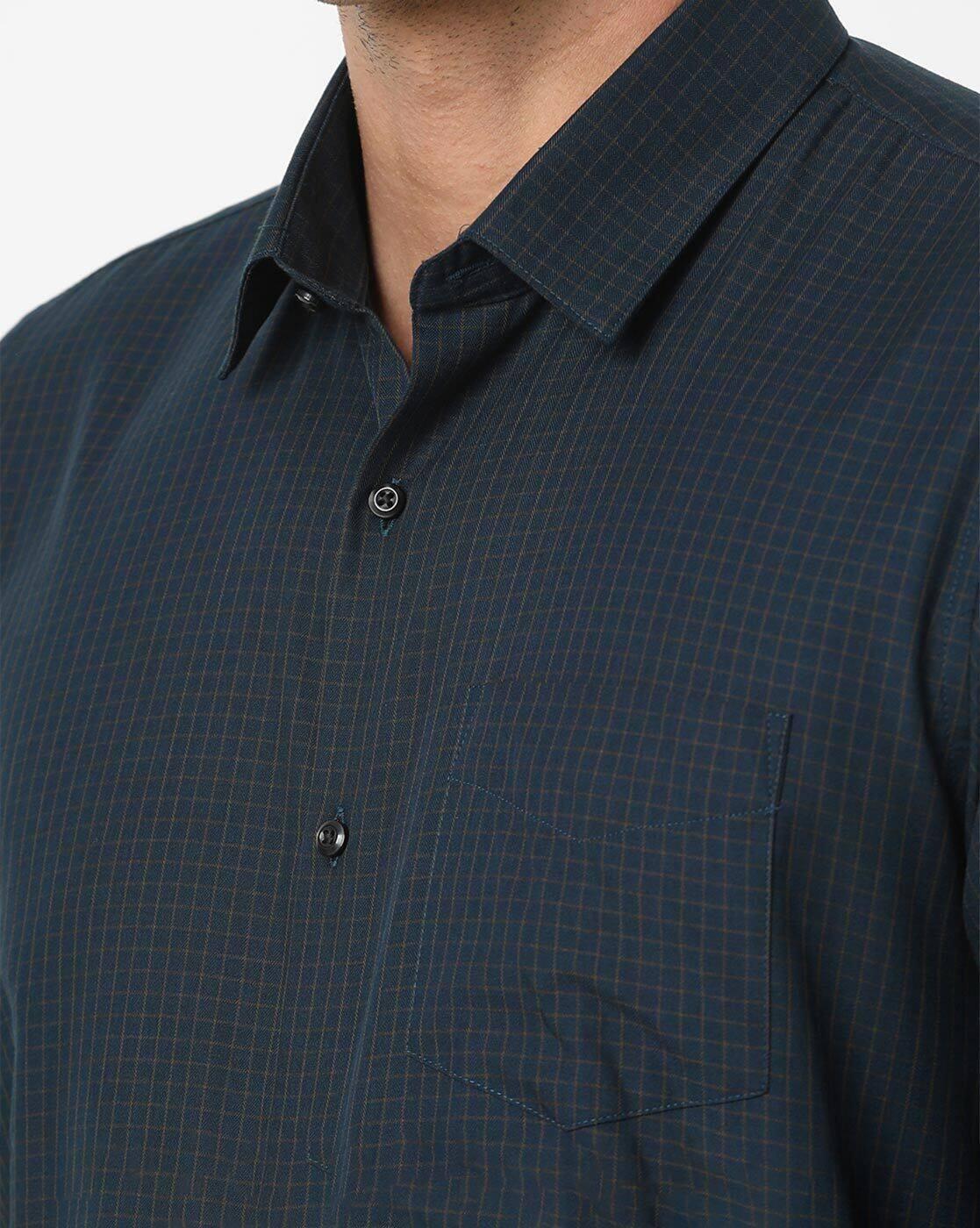 Men Checked Slim Fit Shirt with Patch Pocket