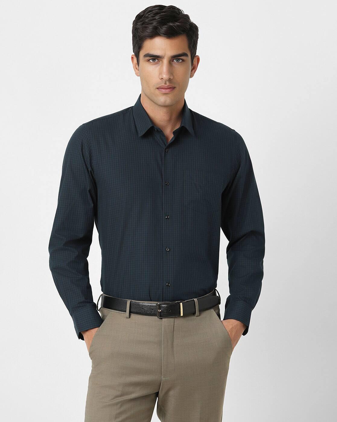 Men Checked Slim Fit Shirt with Patch Pocket