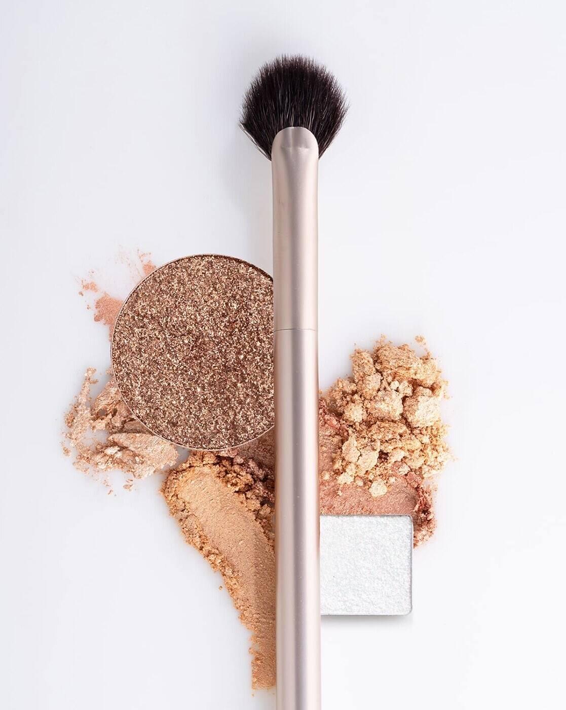 S16 Highlighter Fan Brush Feather Light Application Ultra Soft Bristles Even Application