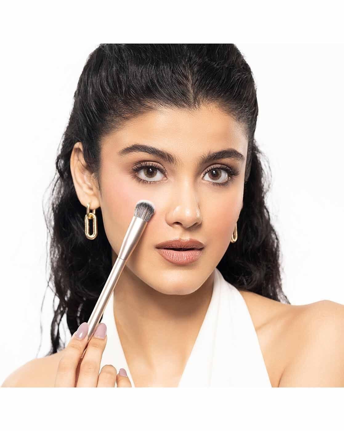 S13 Small Concealer Brush Kitten Paw Shape allows Precision Coverage Ideal for Inner Corners