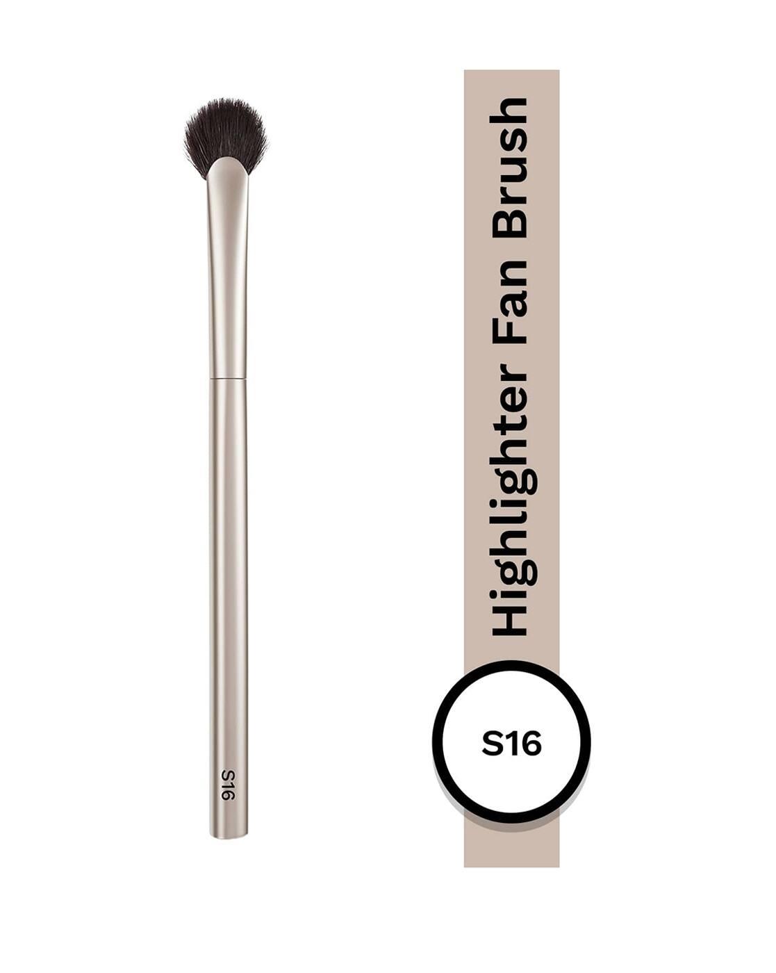 S16 Highlighter Fan Brush Feather Light Application Ultra Soft Bristles Even Application