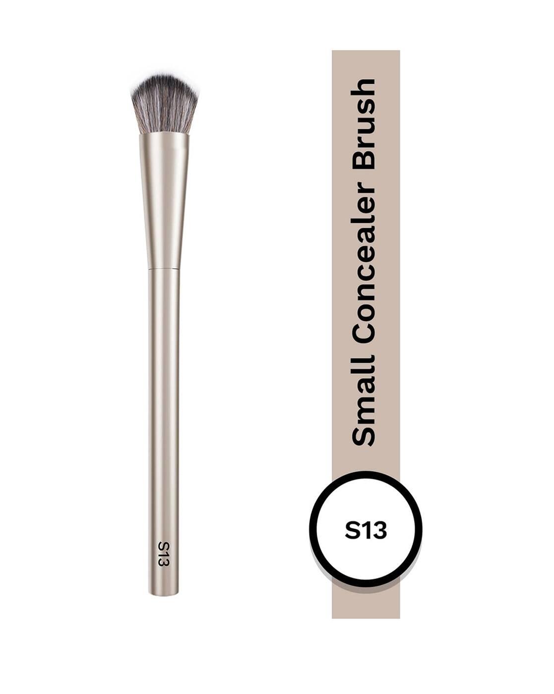 S13 Small Concealer Brush Kitten Paw Shape allows Precision Coverage Ideal for Inner Corners