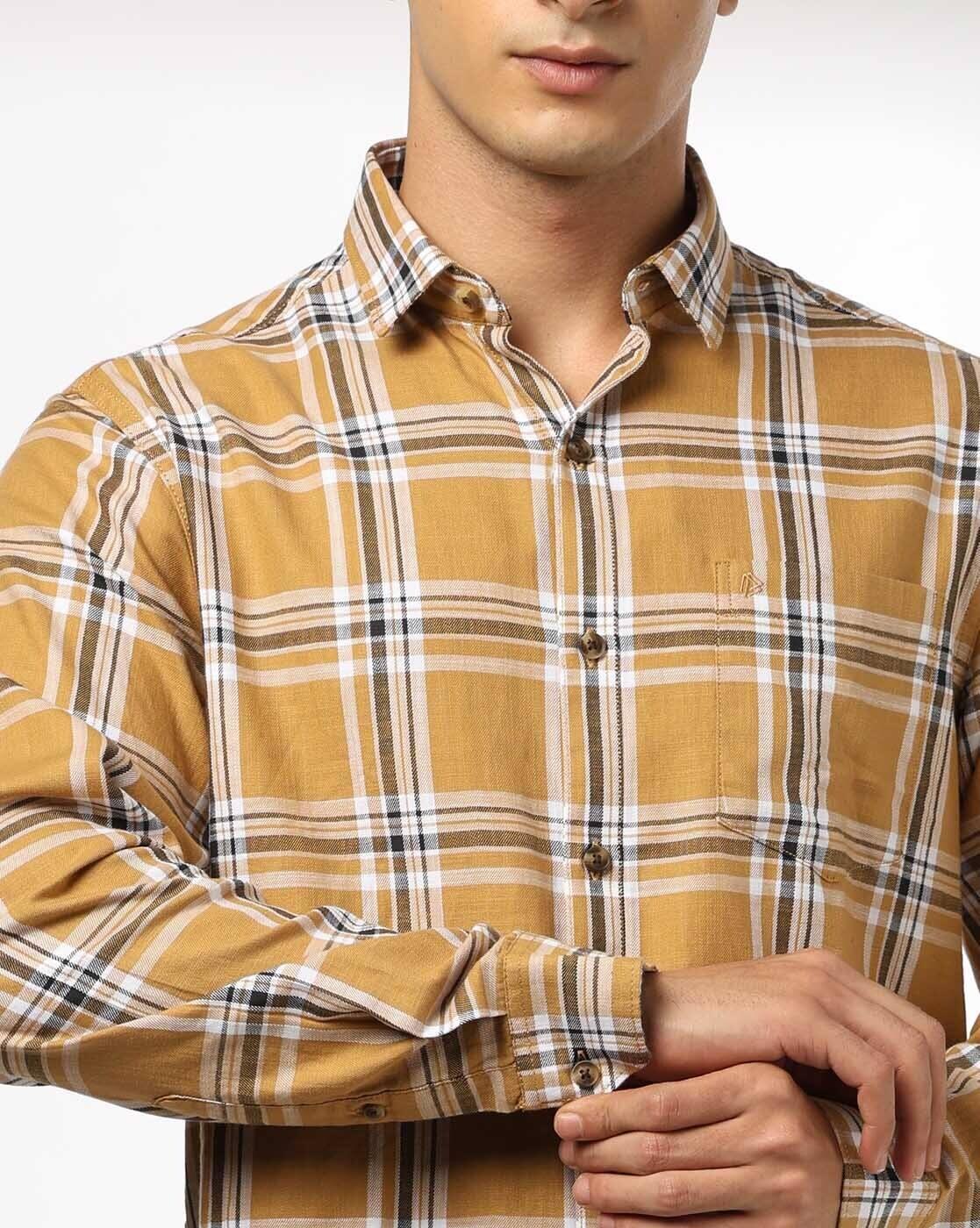 Men Checked Slim Fit Shirt with Patch Pocket