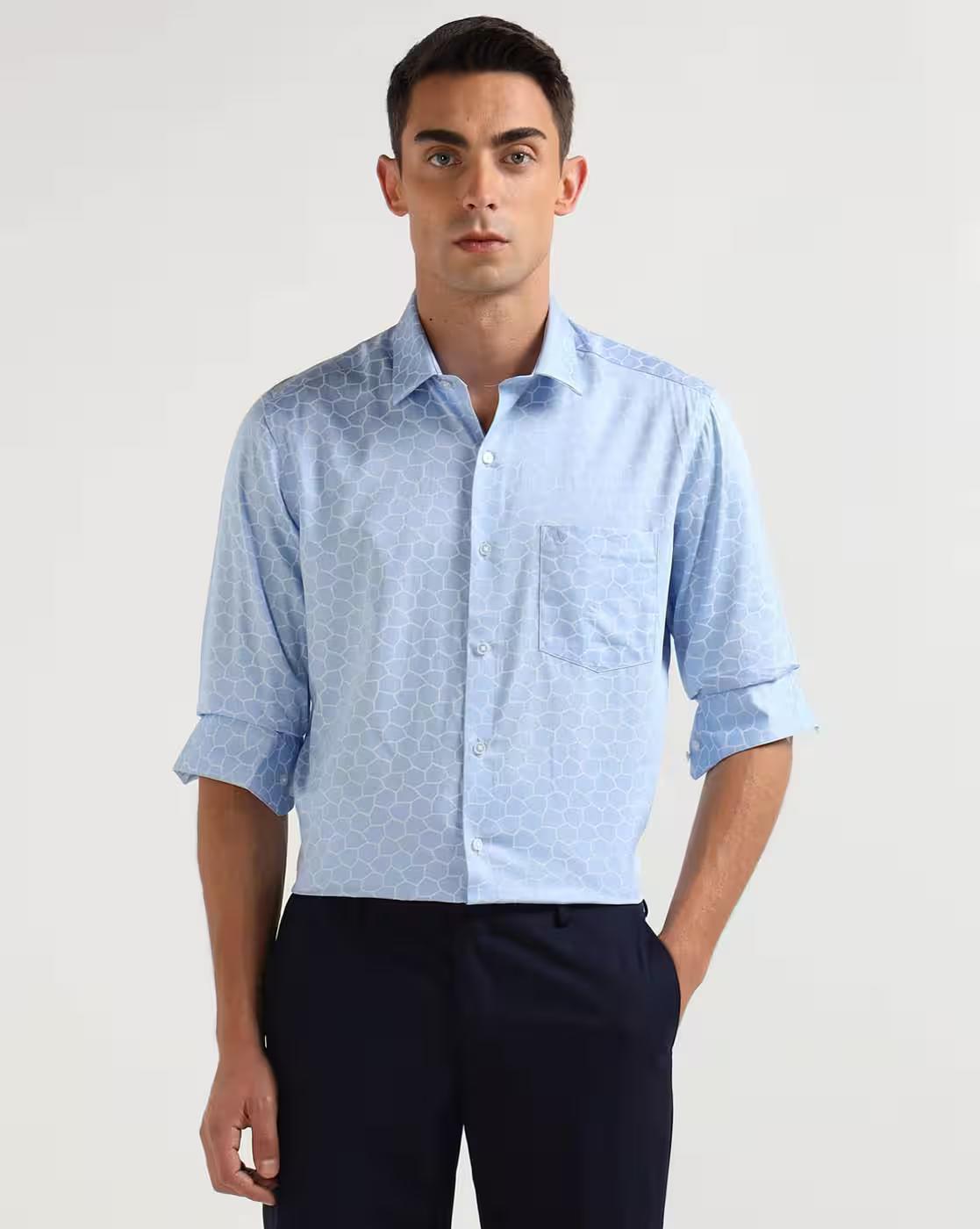 Men Geometric Print Slim Fit Shirt with Patch Pocket