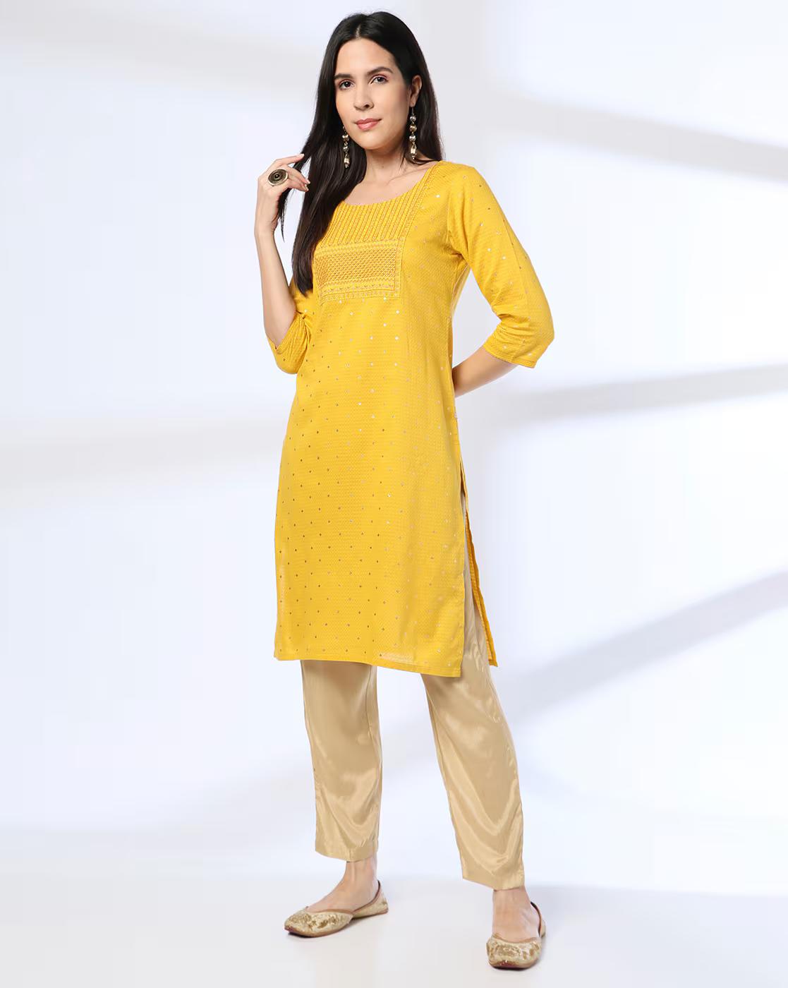 4 CURVED PETAL AOP EMB YOKE, MUSTARD, L