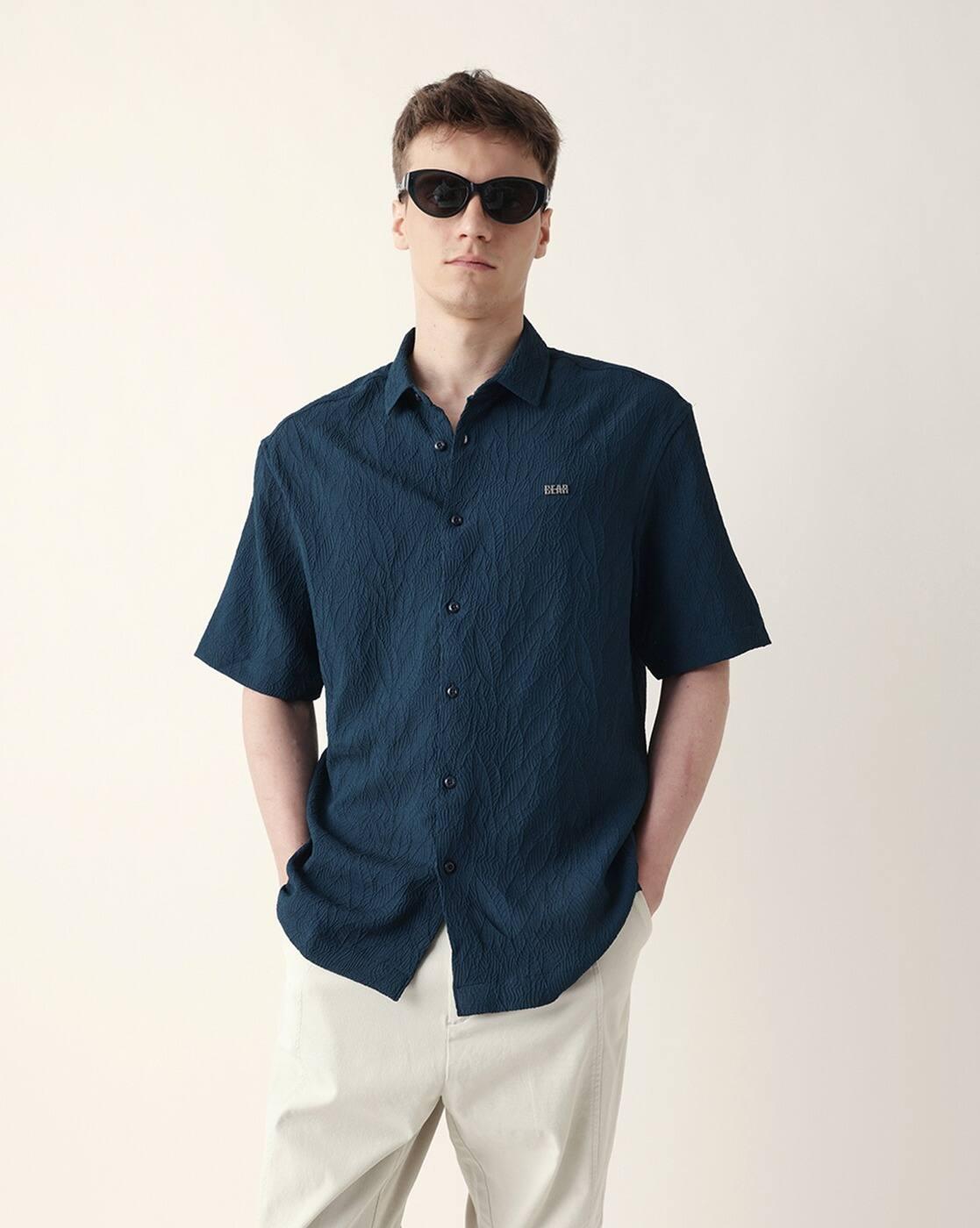 Men Oversized Fit Shirt with Spread Collar & Patch Pocket
