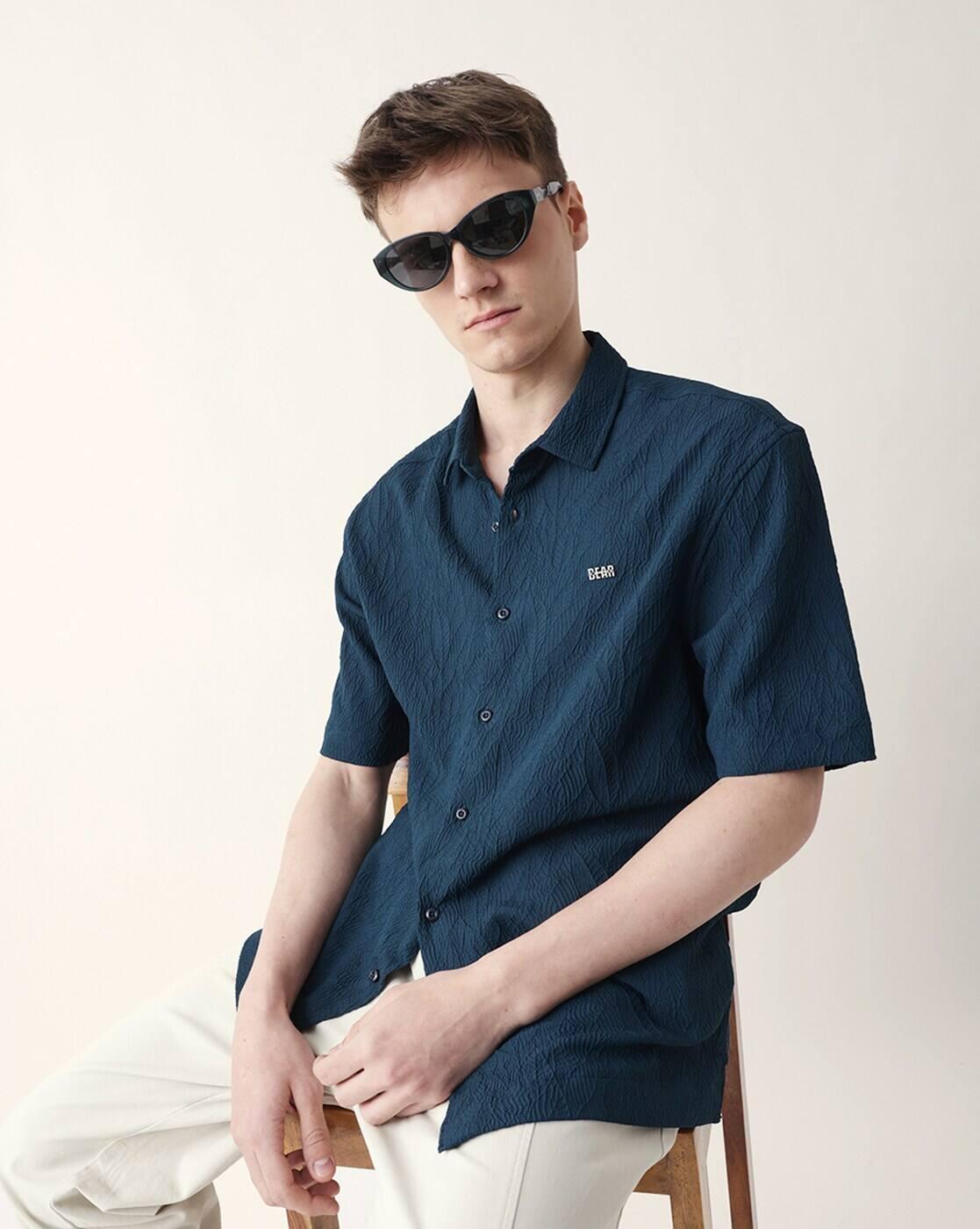 Men Oversized Fit Shirt with Spread Collar & Patch Pocket