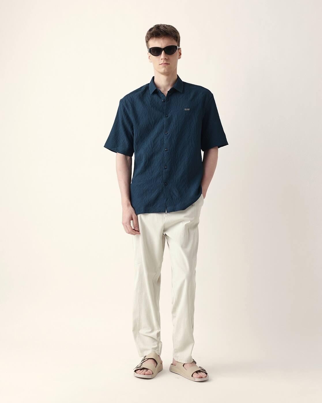 Men Oversized Fit Shirt with Spread Collar & Patch Pocket