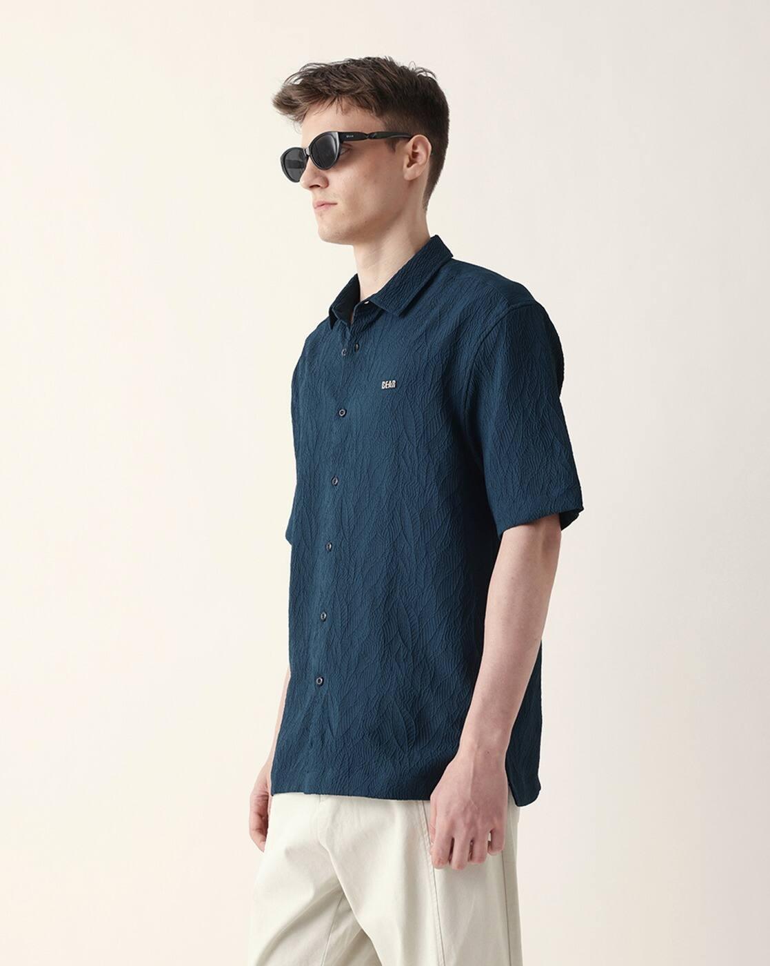 Men Oversized Fit Shirt with Spread Collar & Patch Pocket
