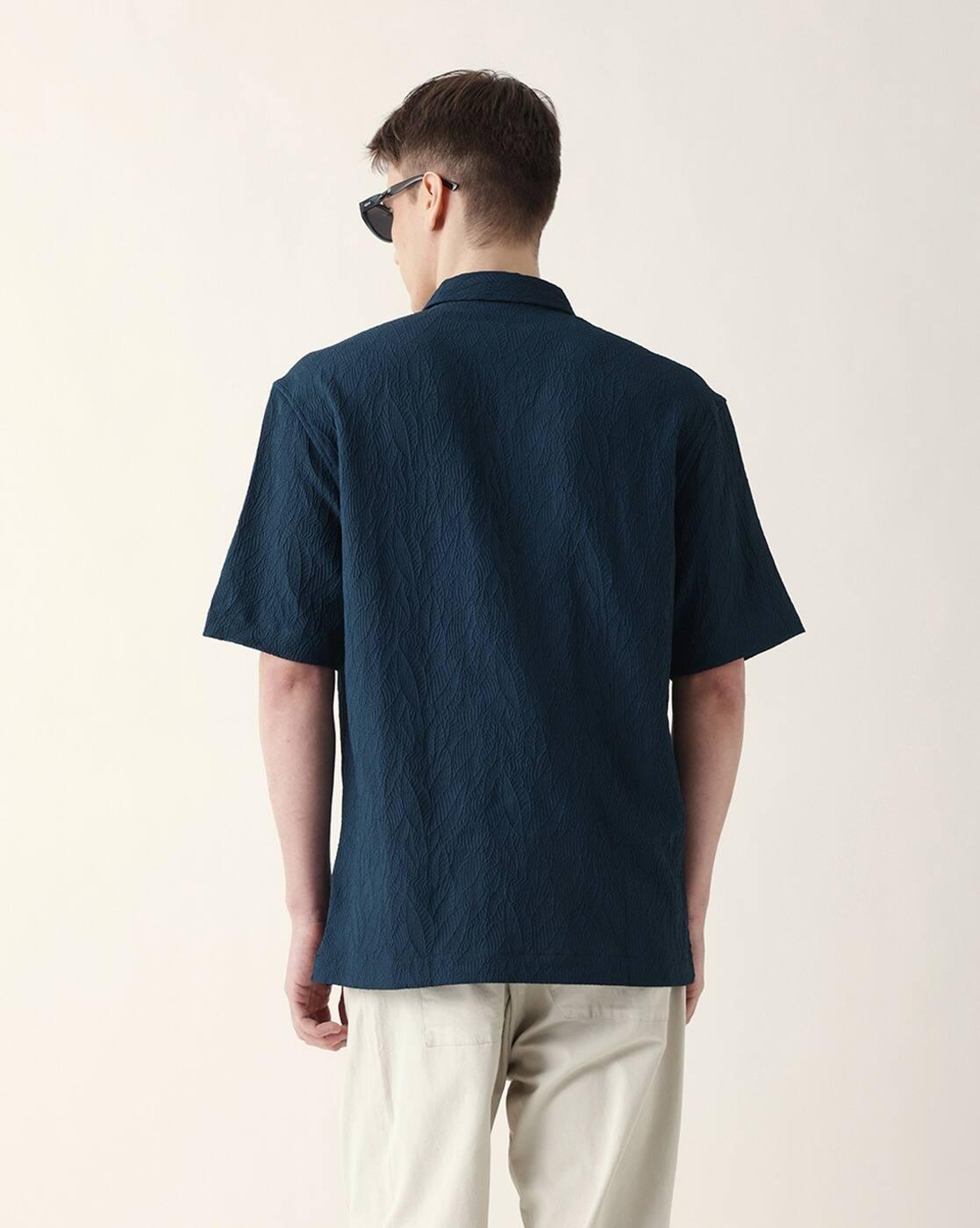Men Oversized Fit Shirt with Spread Collar & Patch Pocket