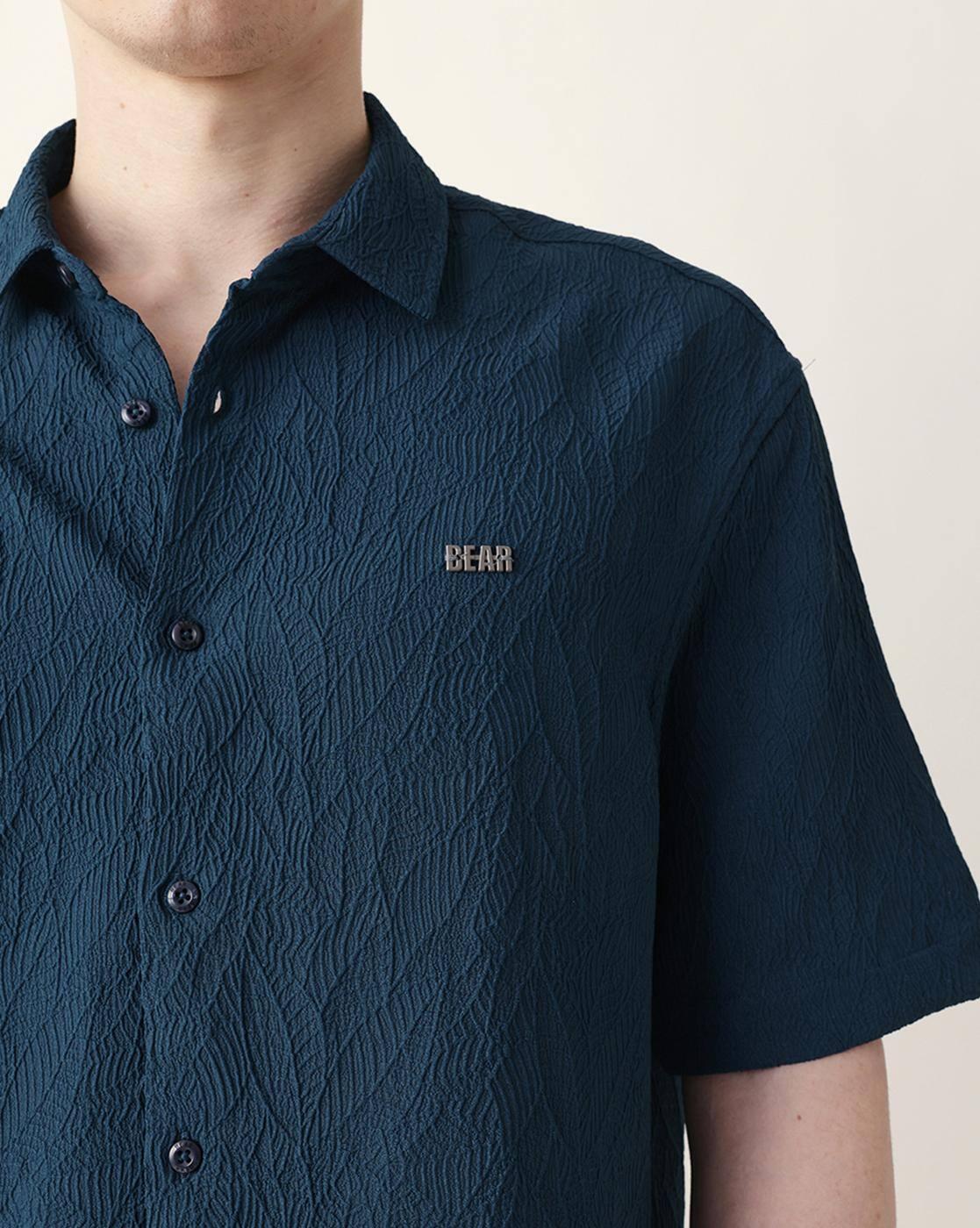 Men Oversized Fit Shirt with Spread Collar & Patch Pocket