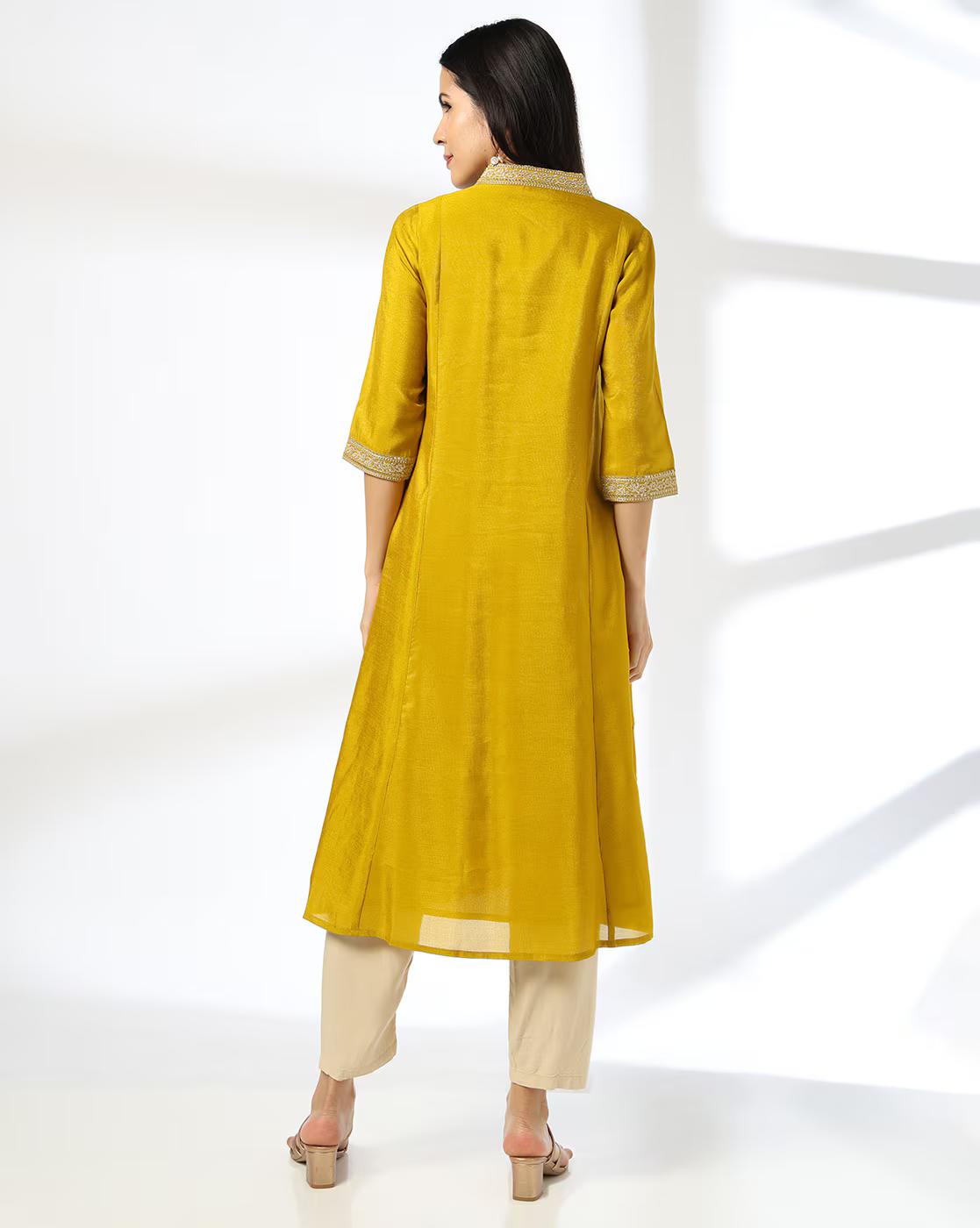 Women Embroidered Festive Kurta