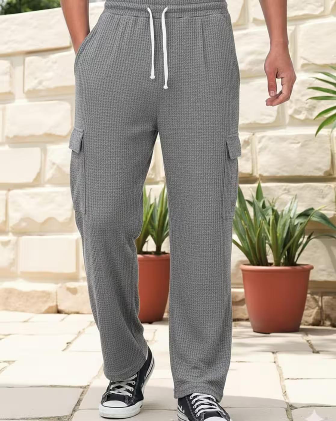 Men Relaxed Fit Mid-Rise Cargos