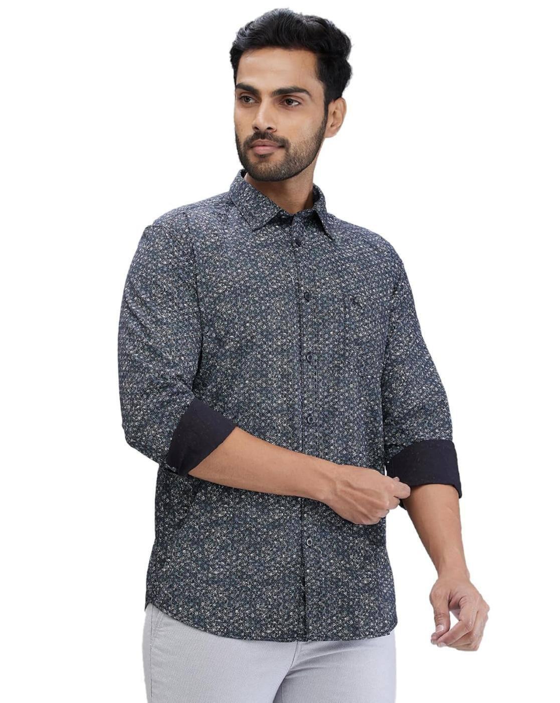 Men Floral Print Slim Fit Shirt with Patch Pocket