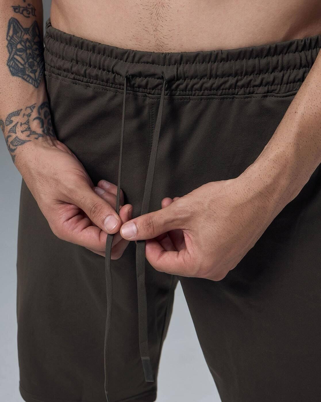 Men Slim Fit Mid-Rise Shorts