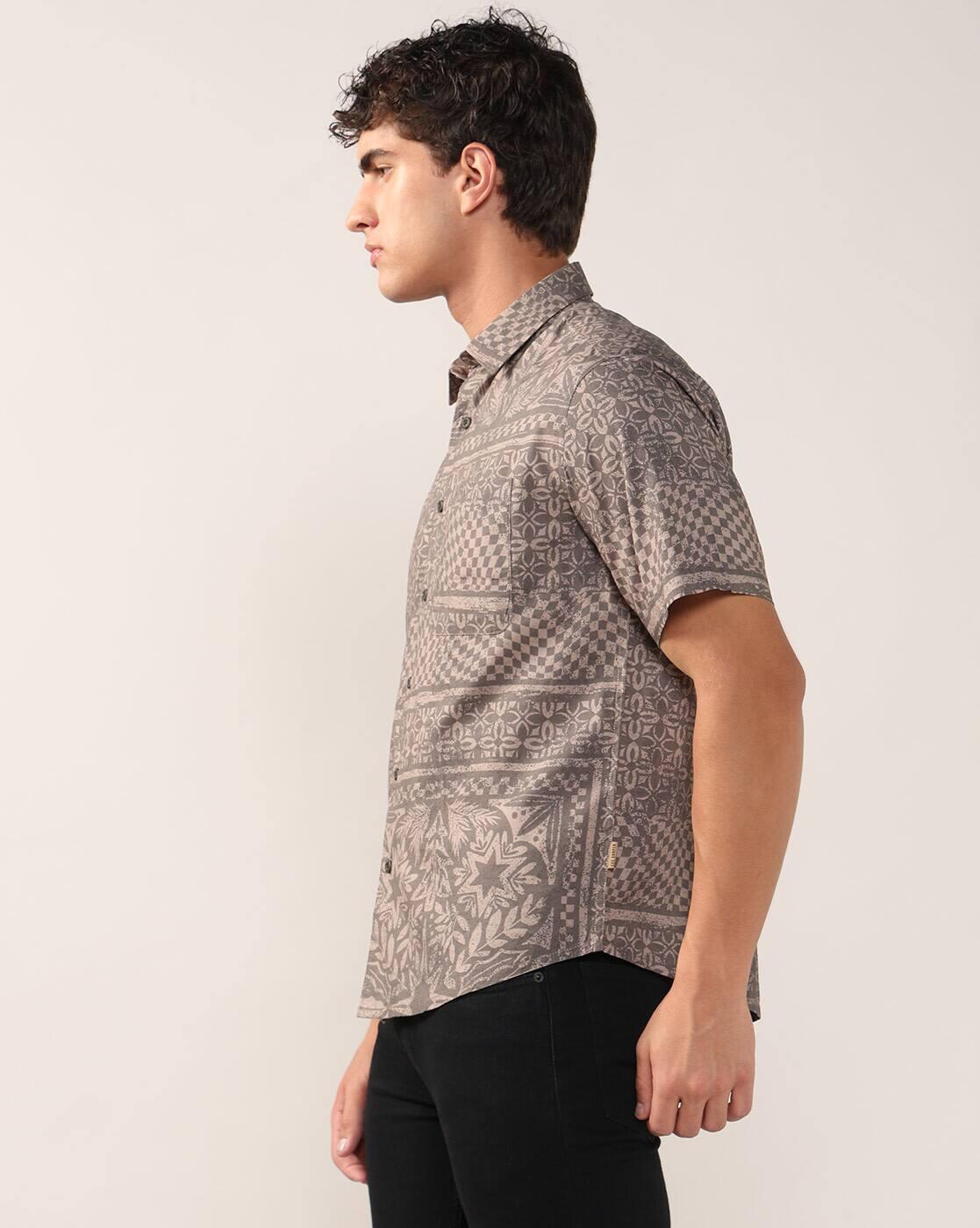 Men Geometric Print Regular Fit Shirt with Patch Pocket