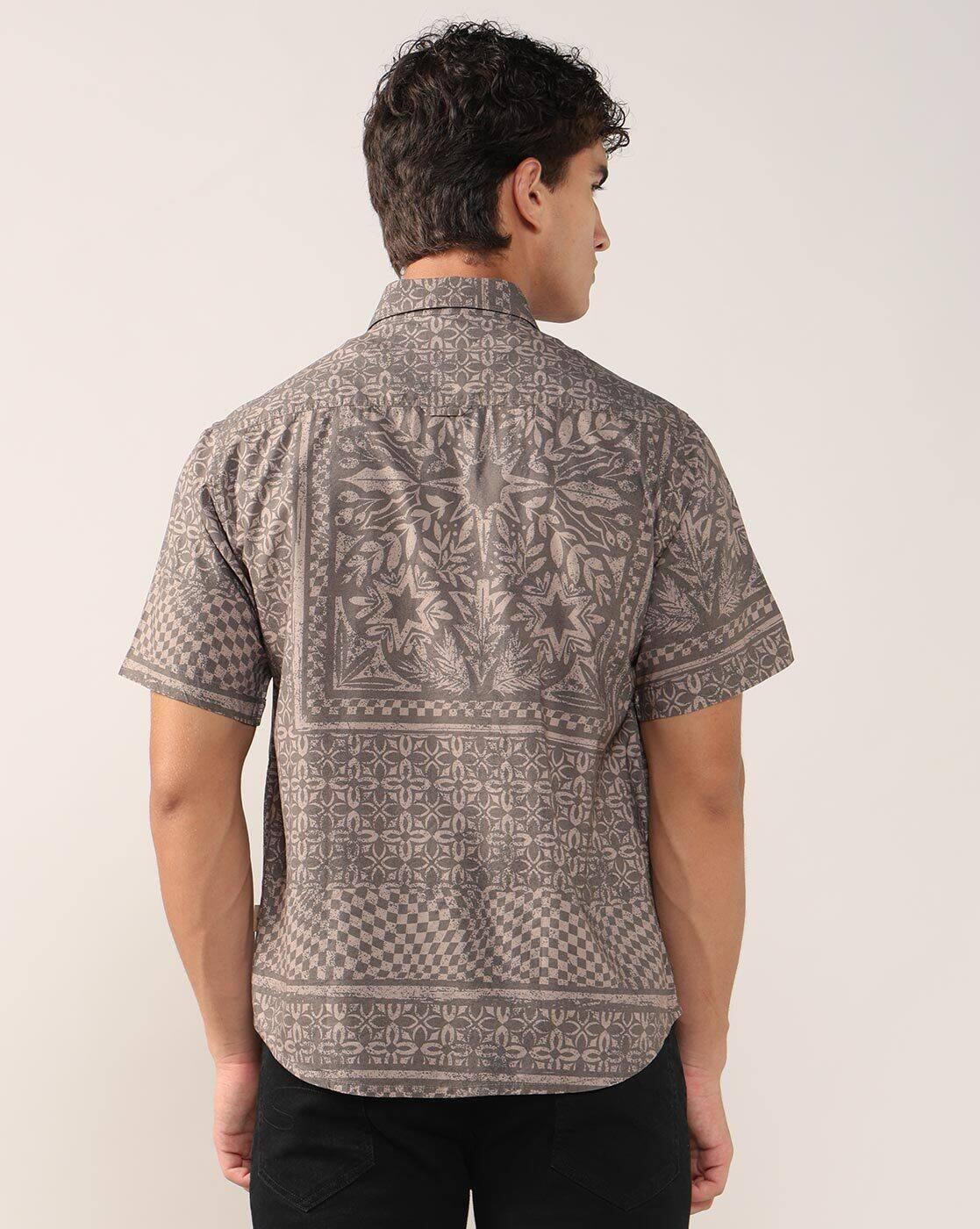 Men Geometric Print Regular Fit Shirt with Patch Pocket