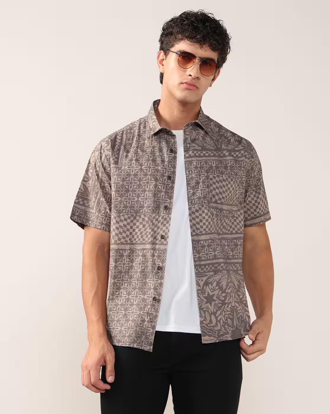 Men Geometric Print Regular Fit Shirt with Patch Pocket