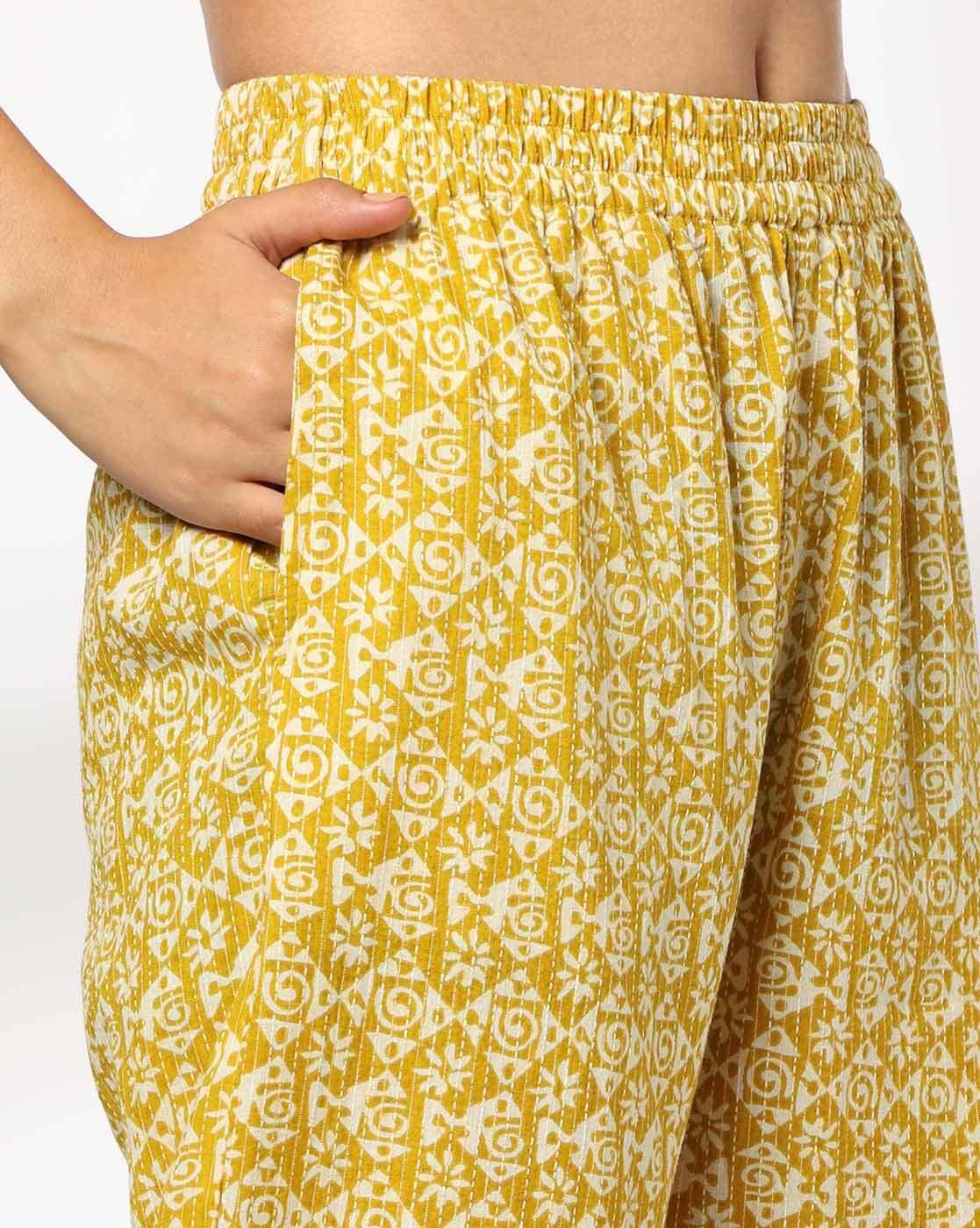 Women Floral Print Straight Kurta with Pants