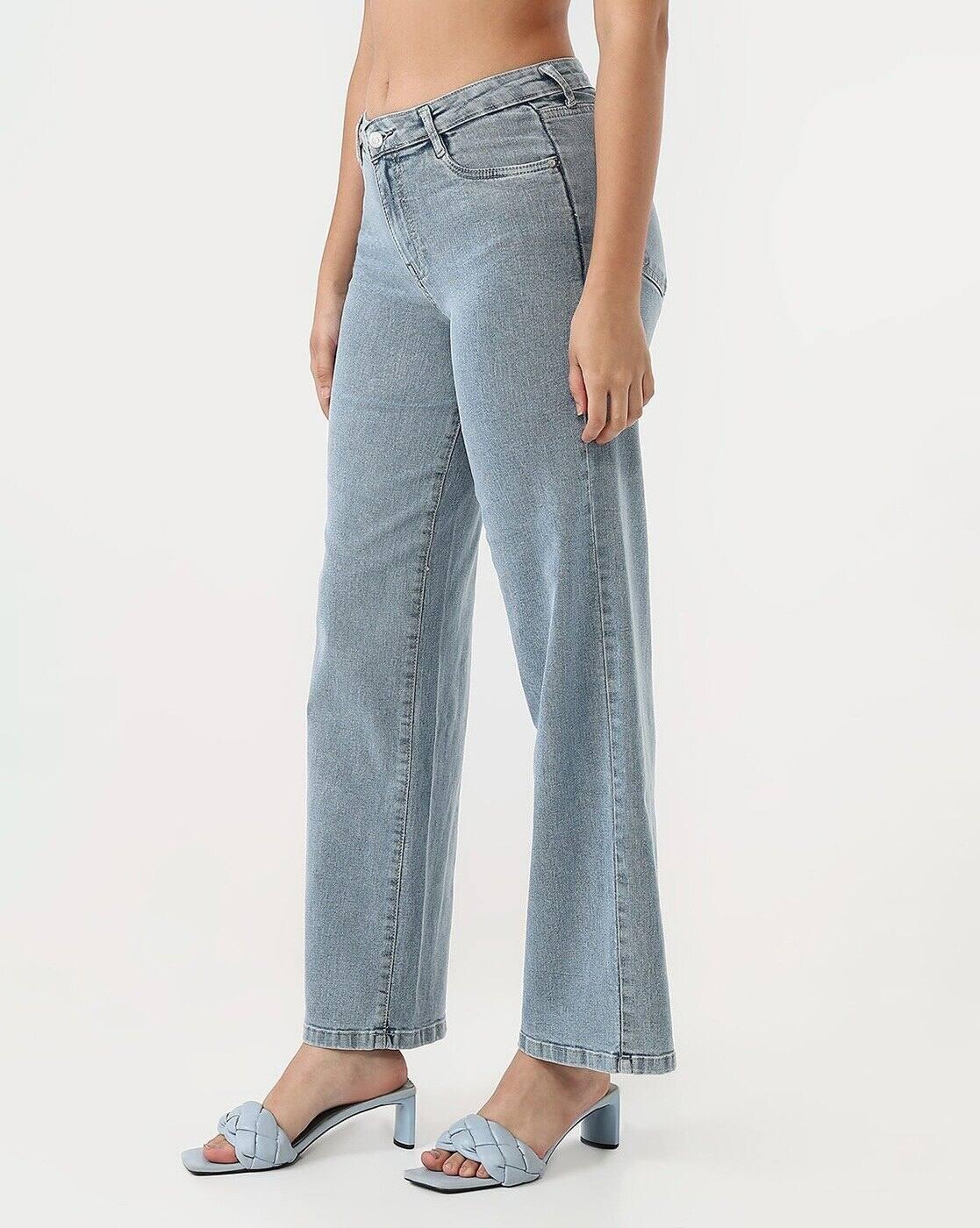 Women High-Rise Relaxed Fit Jeans
