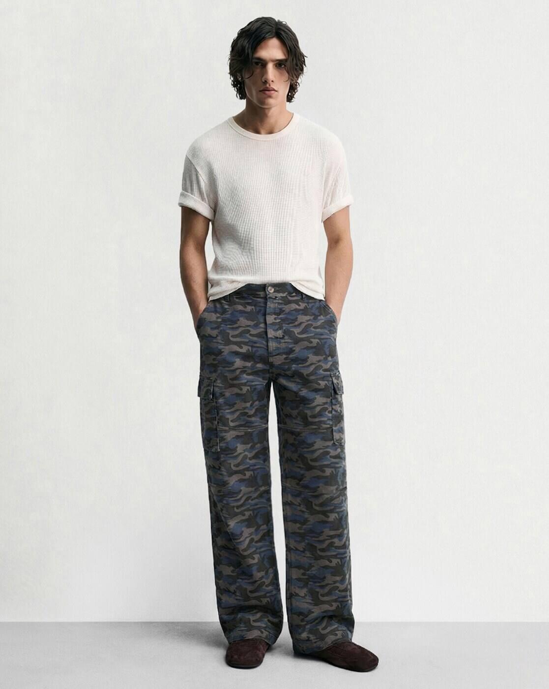 Men Relaxed Fit Camouflage Mid-Rise Utility Cargos
