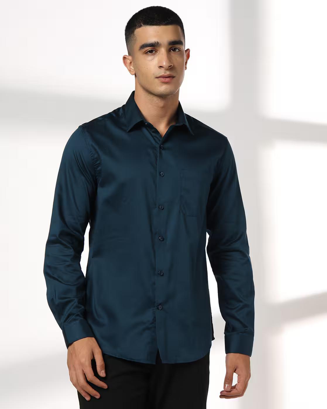 Men Slim Fit Shirt with Patch Pocket