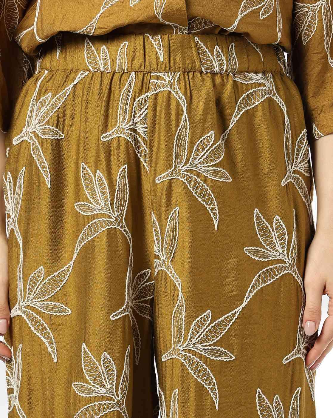 Women Embroidered Wide-Leg Pleated Pants