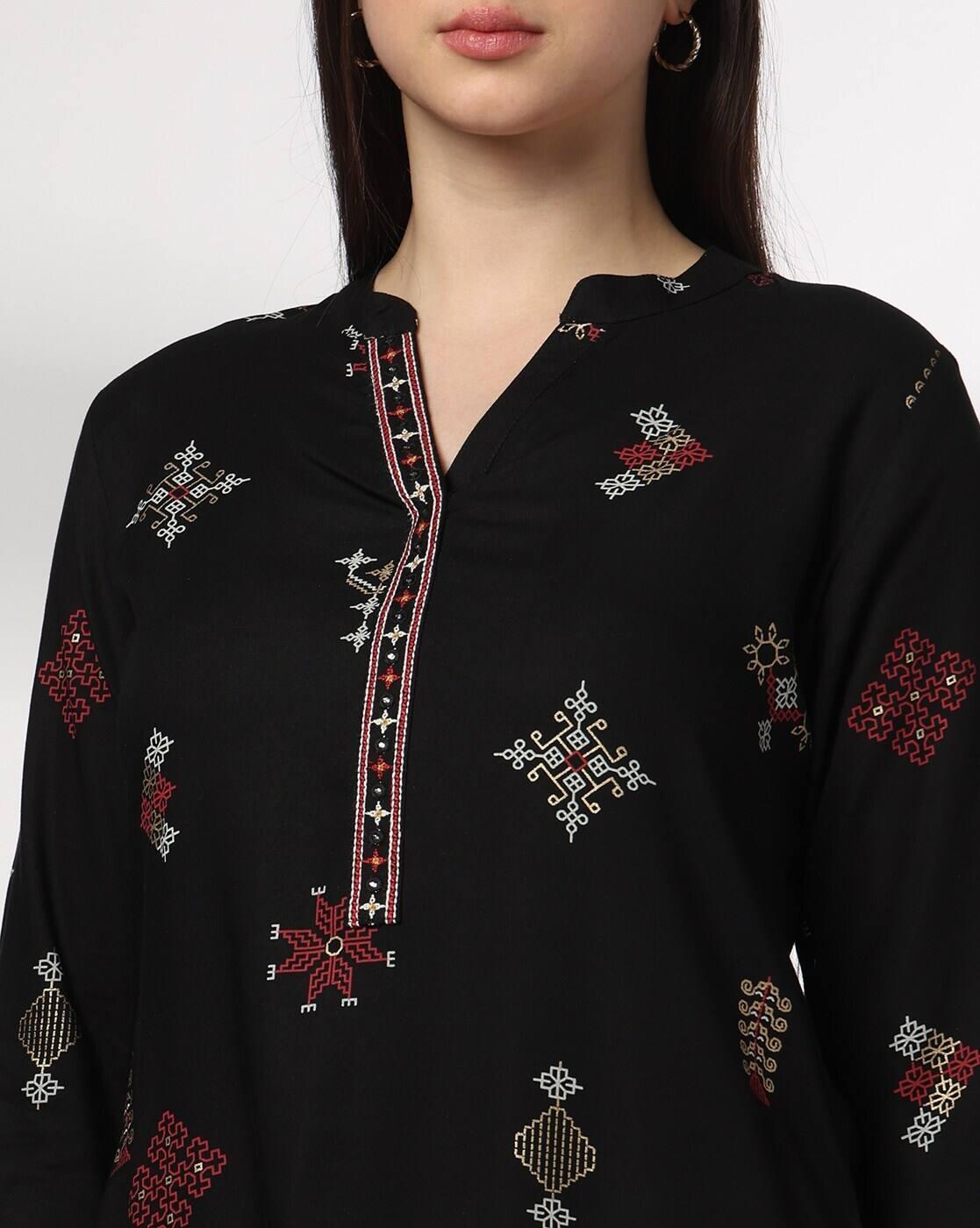 Women Embroidered Straight Kurta