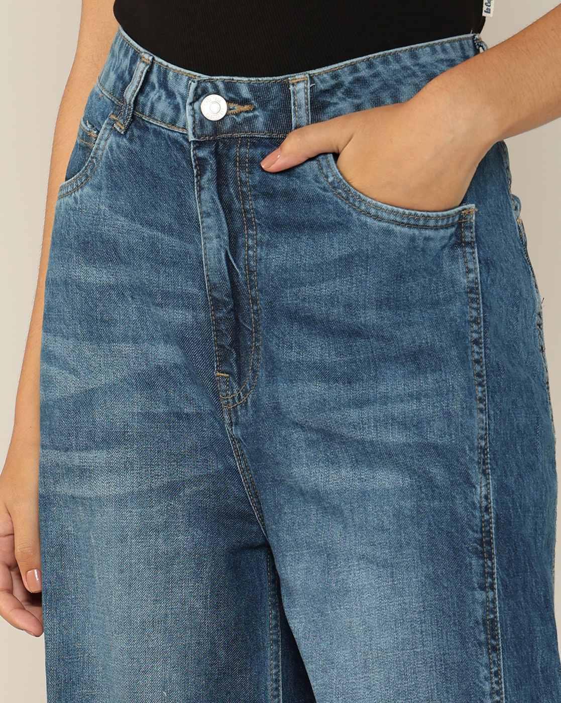 Women Lightly Washed Wide-Leg Jeans