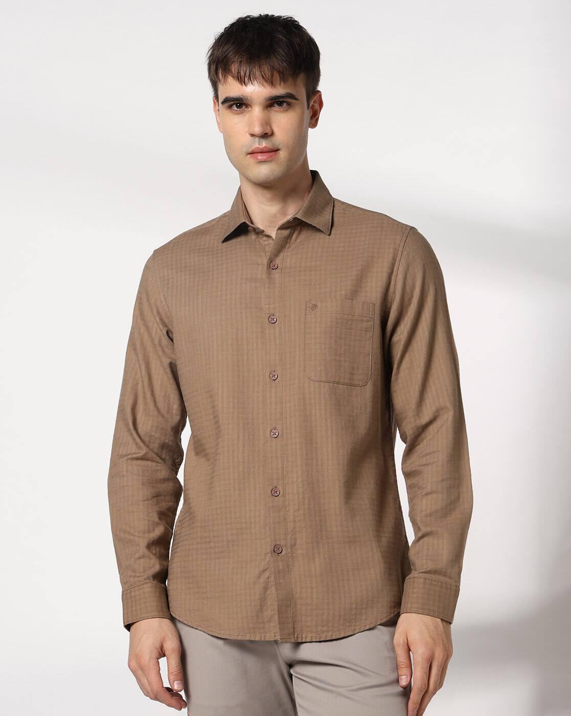 Men Checked Slim Fit Shirt with Patch Pocket
