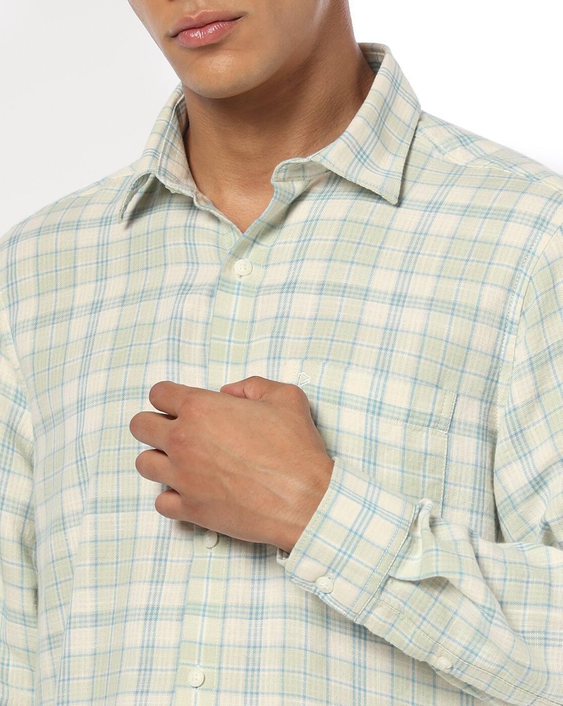 Men Checked Slim Fit Shirt with Patch Pocket