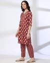 DIAGONAL LINES V NECK COUCHING, RUST, XL