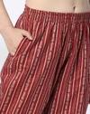 DIAGONAL LINES V NECK COUCHING, RUST, XL