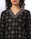 CROSS STITCH BOX AOP V NECK EM, BLACK, L