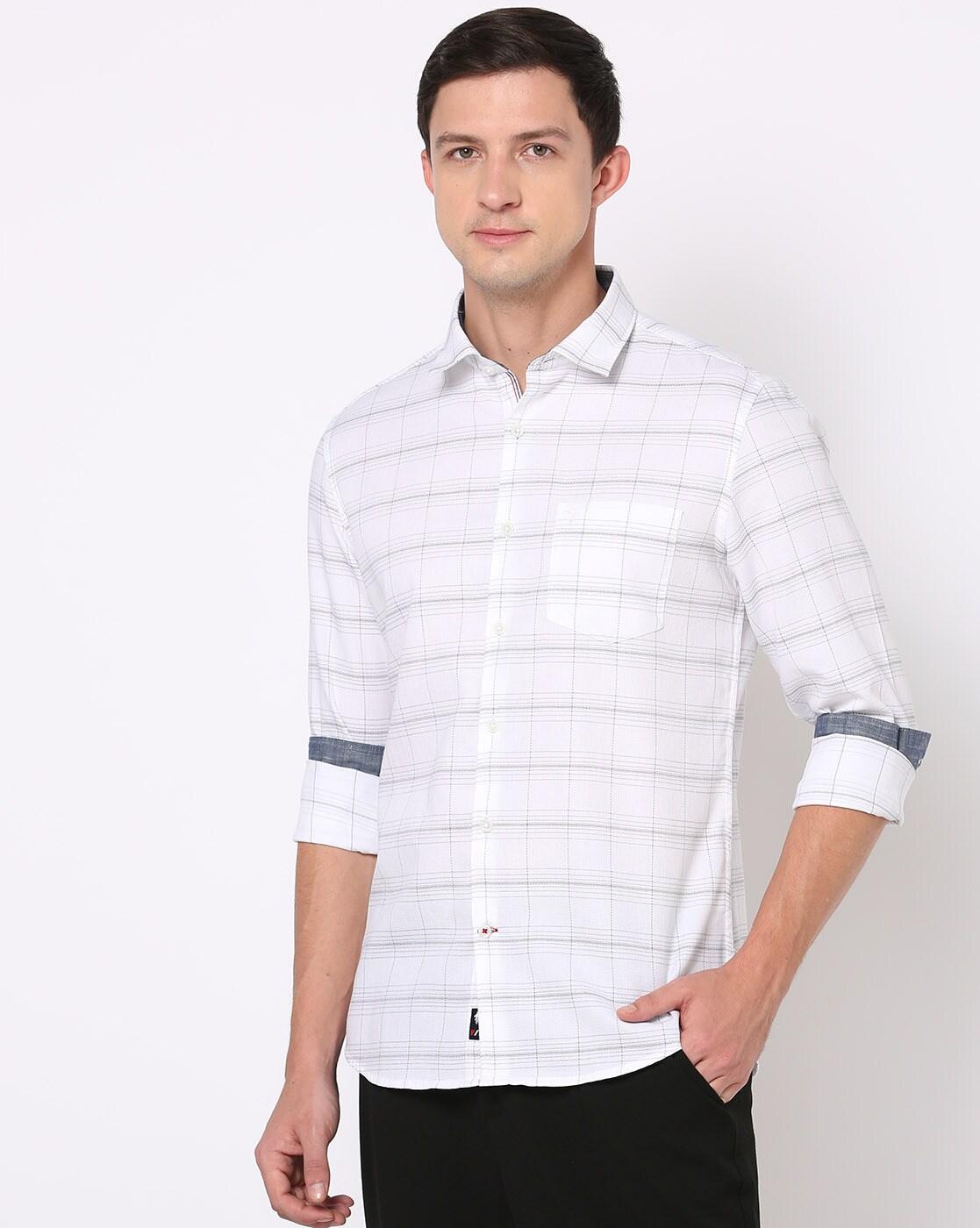 Men Checked Slim Fit Shirt with Patch Pocket