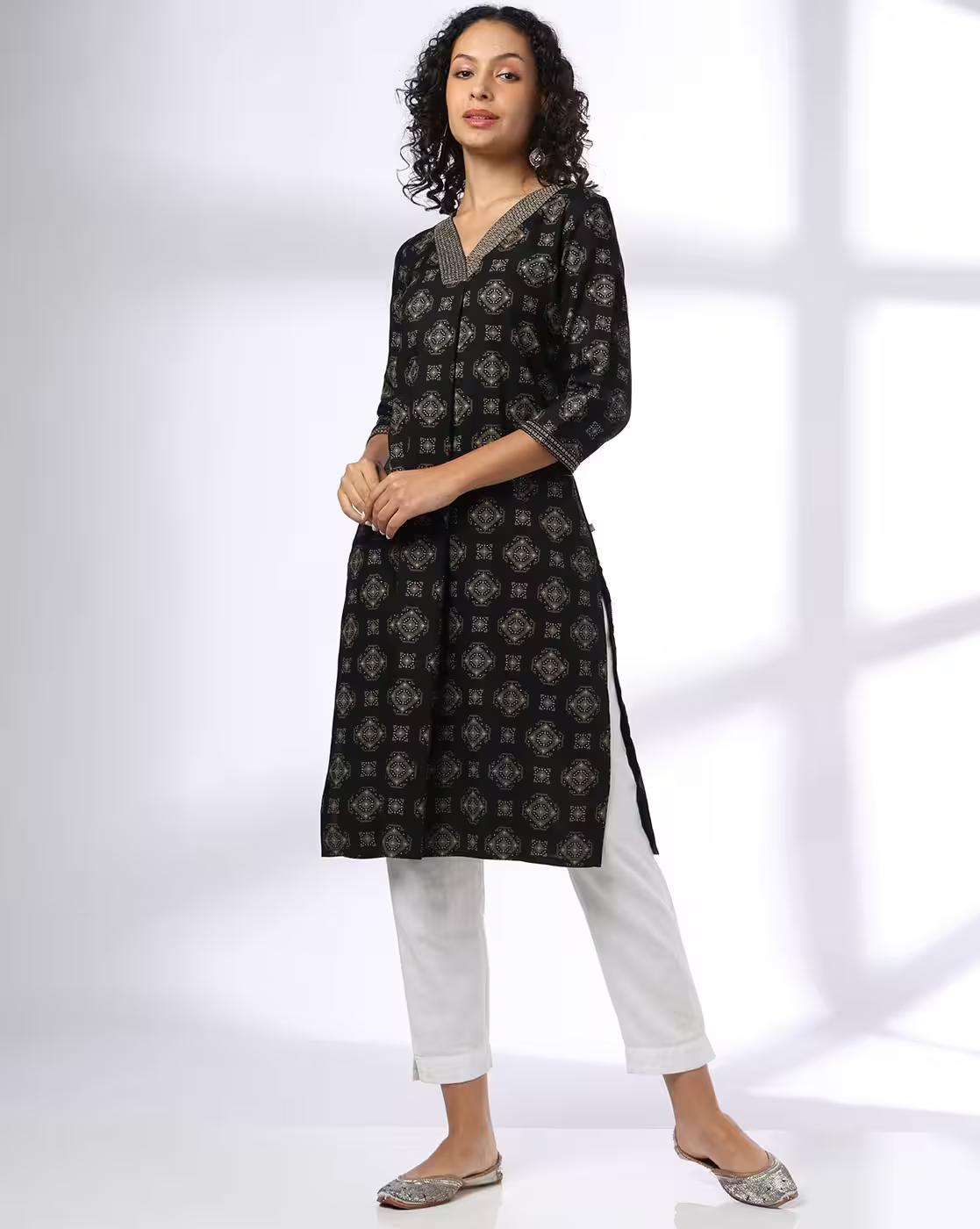 CROSS STITCH BOX AOP V NECK EM, BLACK, L