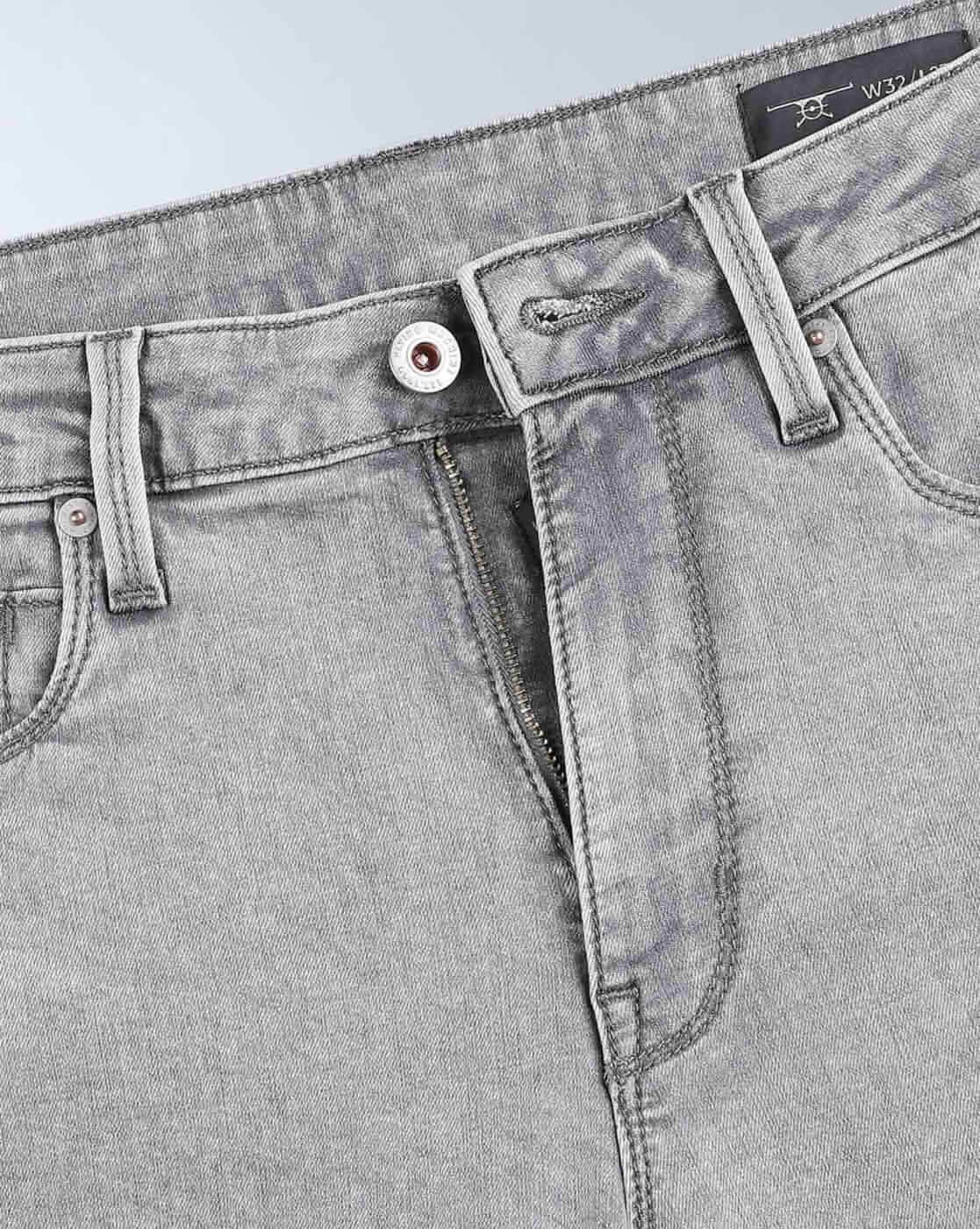 Men Relaxed Tapered Fit Stone Washed Jeans