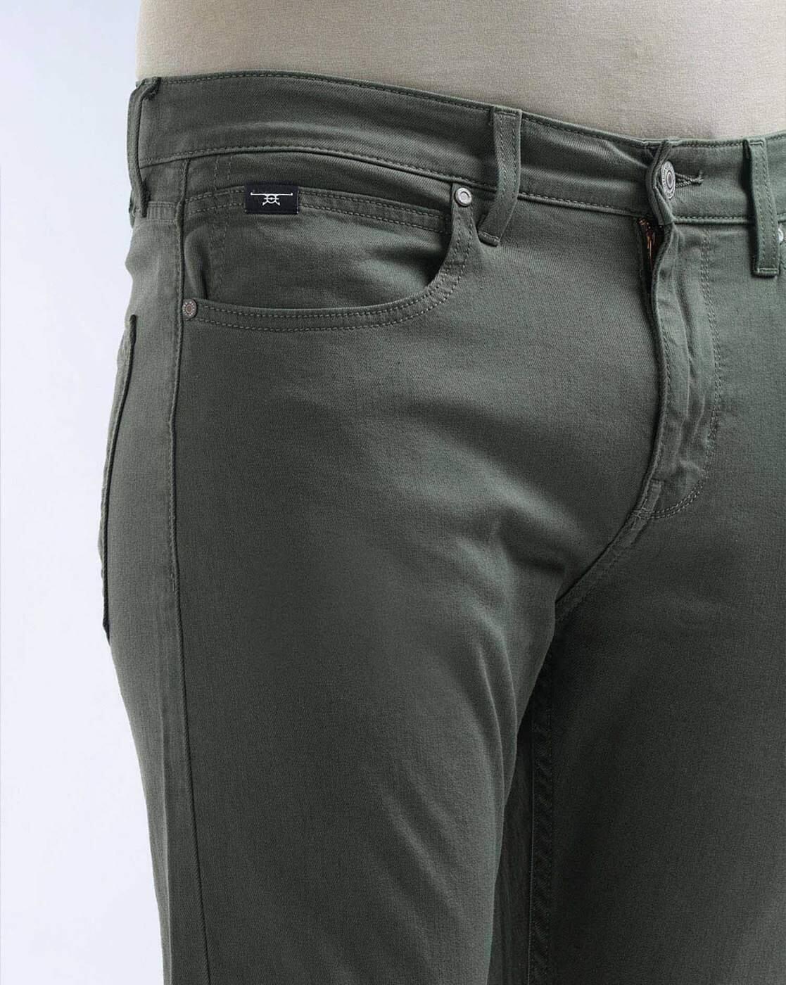 Men Slash Slim Tapered Fit Mid-Rise Jeans